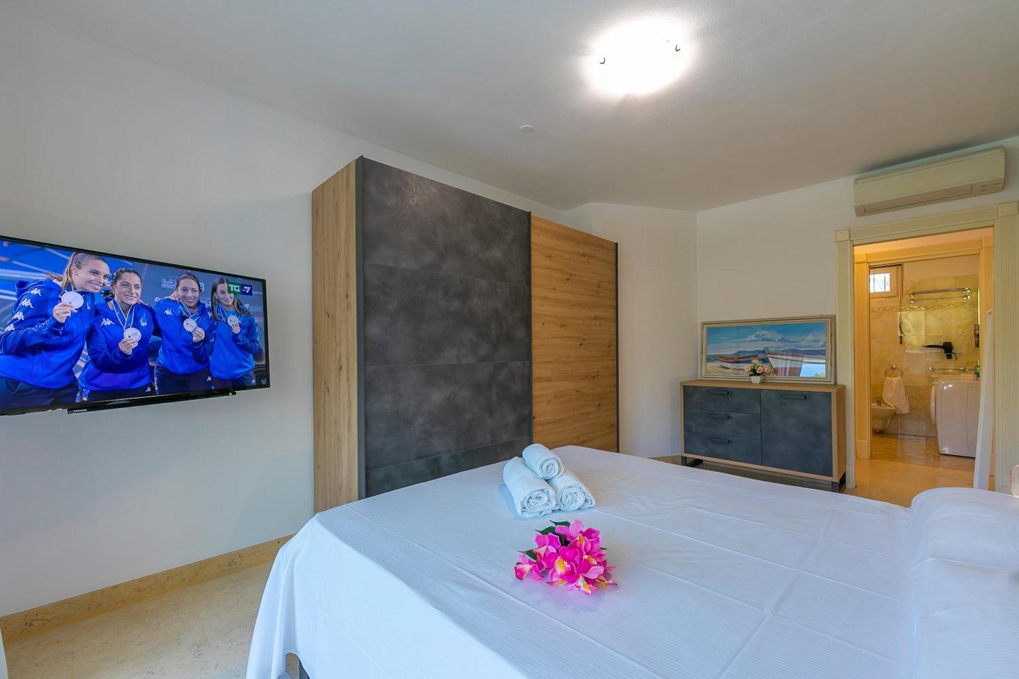 Rivoltella Apt With Pool 600M From Lake - Happy Rentals デセンツァーノ・デル・ガルダ エクステリア 写真
